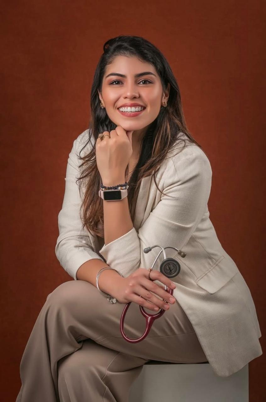 Dra. Larissa E. Caballero Saldaña
